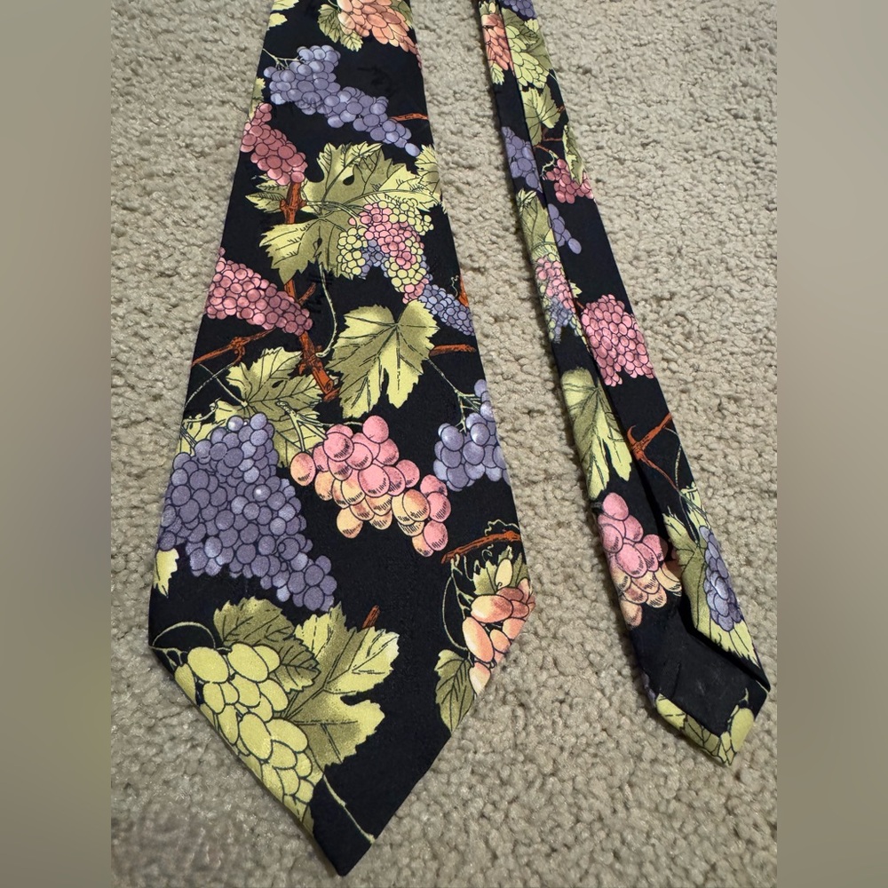 Vintage Nicole Miller 1996 Grape Pattern Tie